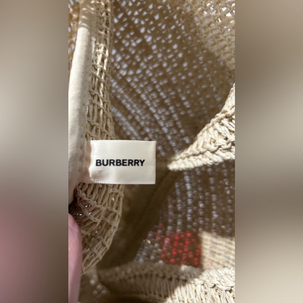 Burberry goddess limited edition straw tote bag - Picture 7 of 7
